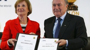 Blatter mancha todo lo que toca, y en 2010 fue el turno del Ballon d'Or - Foto: Getty Images