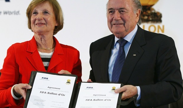 Blatter mancha todo lo que toca, y en 2010 fue el turno del Ballon d'Or - Foto: Getty Images