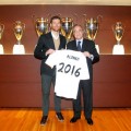 Foto de la presentación de la renovación de Xabi Alonso (Fuente www.marca.com)