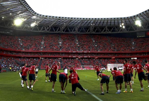 Leones calentando a la sombra de la Catedral (Foto: rtve.es)