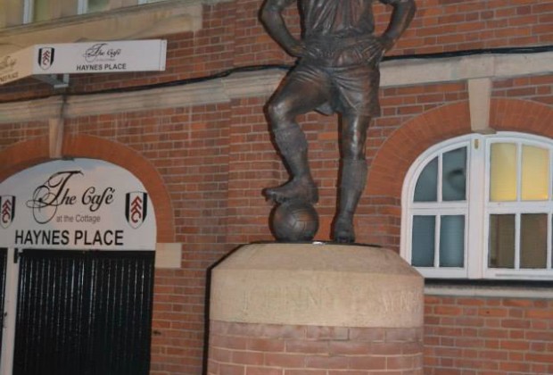 La estatua del mítico Johnny Haynes, jugador Cottager del 1952 al 1970. (Foto: propia)