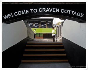 Una de las bocas para acceder al estadio del Fulham FC. (Foto: Travel Photography -panoramio.com)