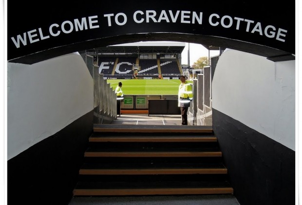 Una de las bocas para acceder al estadio del Fulham FC. (Foto: Travel Photography -panoramio.com)