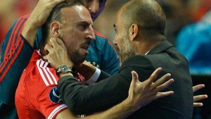 Ribery y Guardiola celebran el tanto del francés. (foto: www.rtve.com)