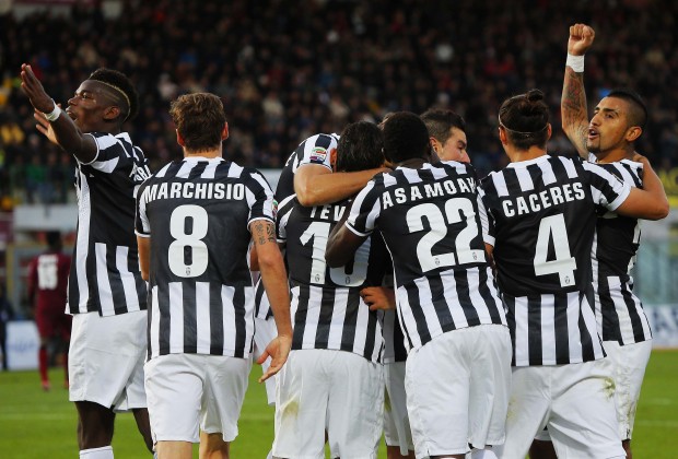 PIña de jugadores juventinos celebrando un gol(Foto: AP Photo/ Francesco Speranza )