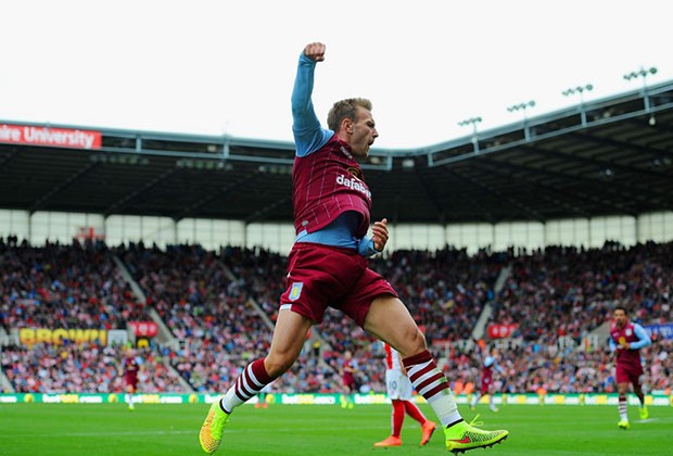 Andreas Weimann celebrando un gol con el Aston Villa