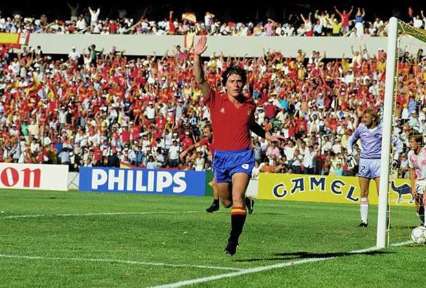 Butragueño celebra uno de los goles