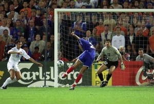 Gol de David Trezeguet que le da la Eurocopa 2000 a Francia (Foto: gentileza de futisforum2.org)