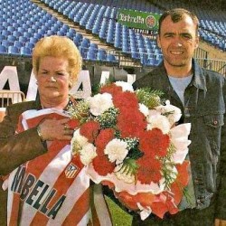 Pantic y Margarita Luengo con el mítico ramo de flores