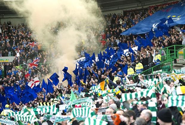 Hinchas de Rangers y Celtic palpitando el clásico escocés.