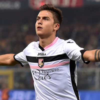 Paulo Dybala ante el Palermo