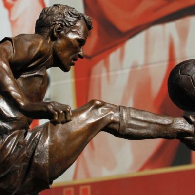 Estatua Dennis Bergkamp